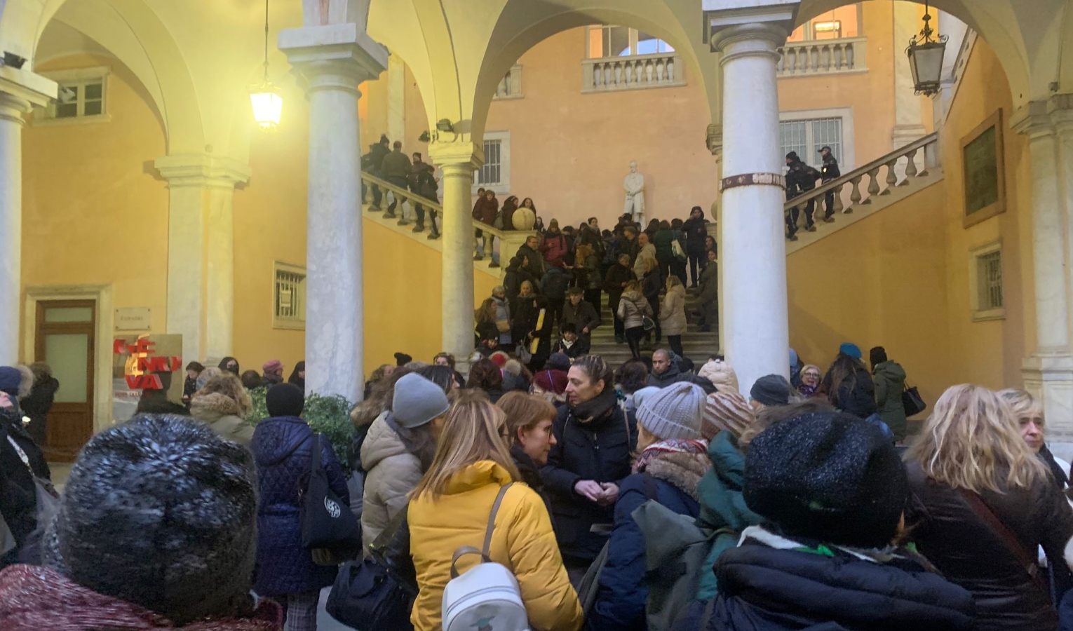 Lavoratori asili nido, scoppia la polemica a Palazzo Tursi 