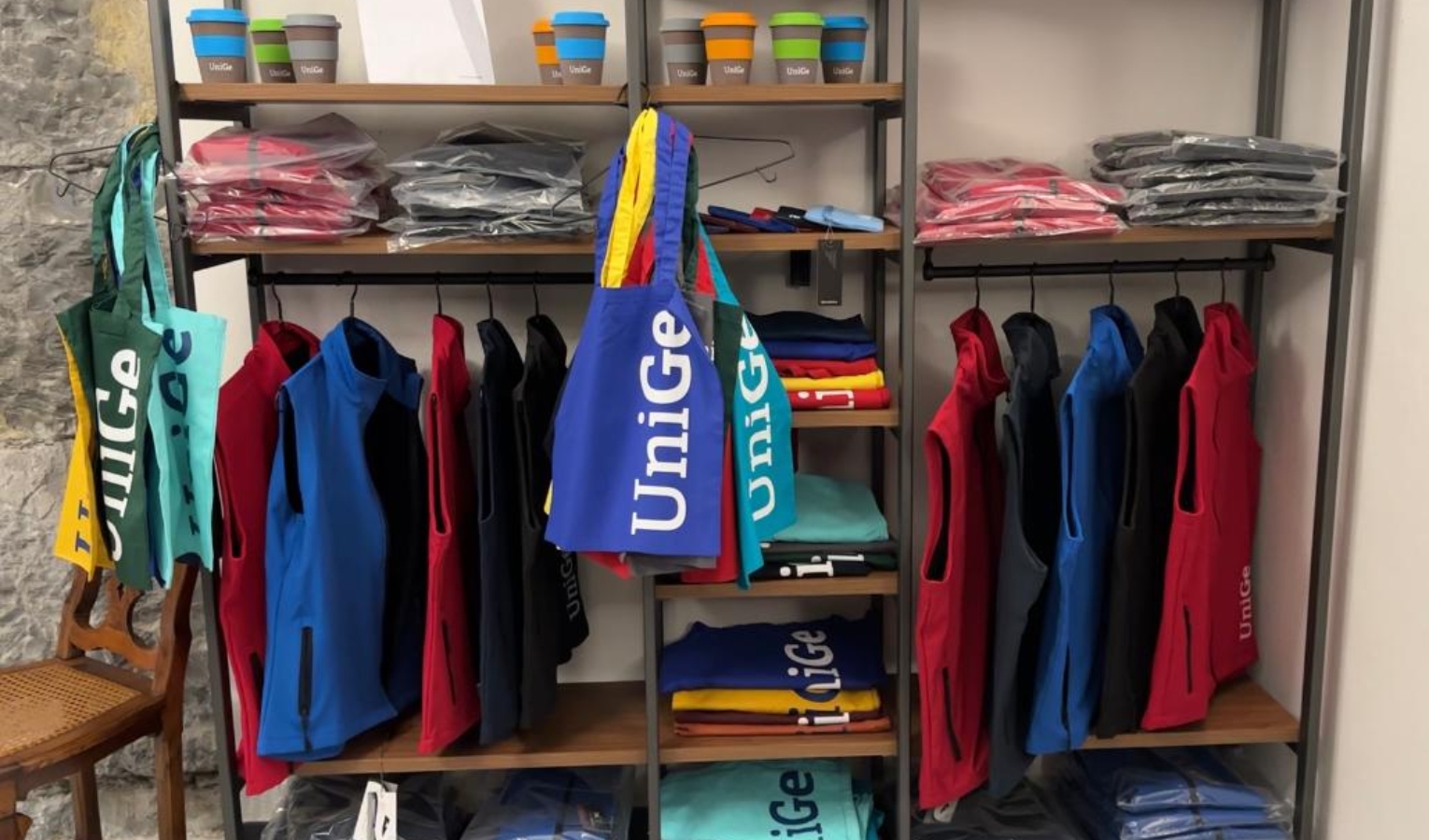 Inaugura l'UniGe Store, oltre 100 clienti il primo giorno 