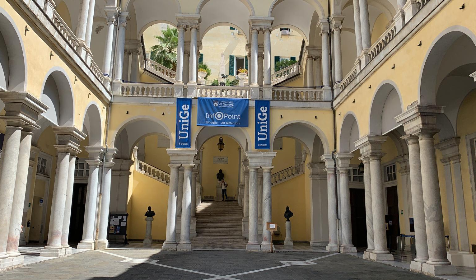 Concorsi pilotati all'università, sette docenti indagati. Il rettore: 