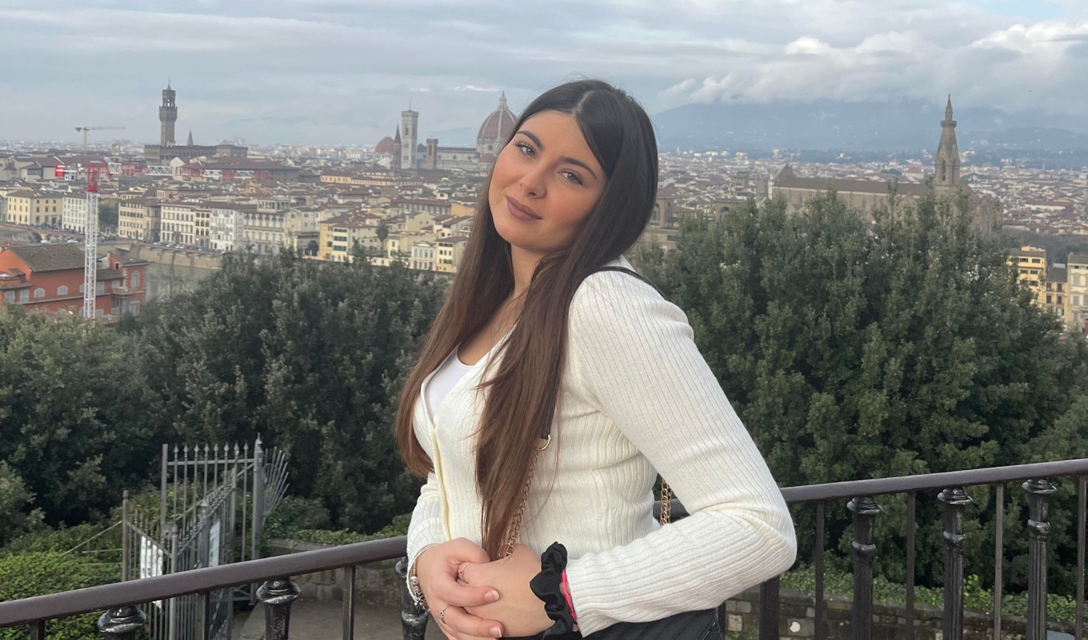 Tragedia a Savona, ragazza di 22 anni muore travolta da un tir