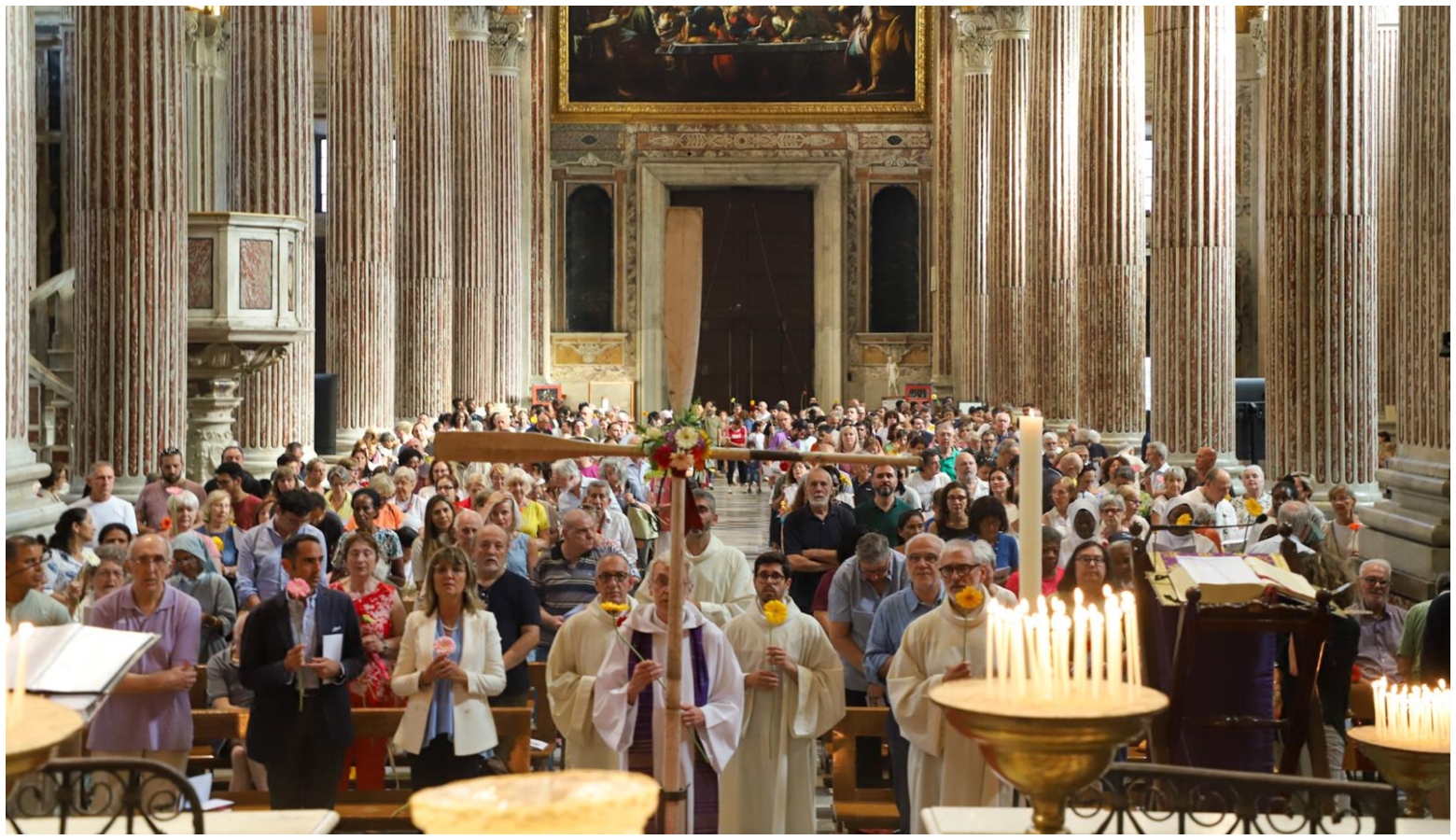 Basilica dell'Annunziata a Genova piena