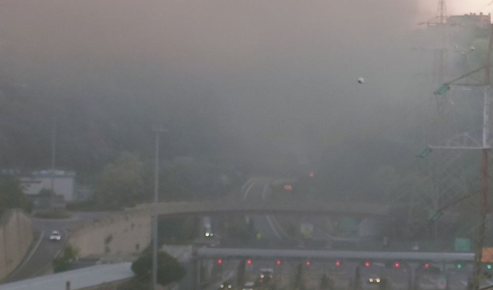 A10, auto in fiamme allo svincolo: riaperto casello Aeroporto