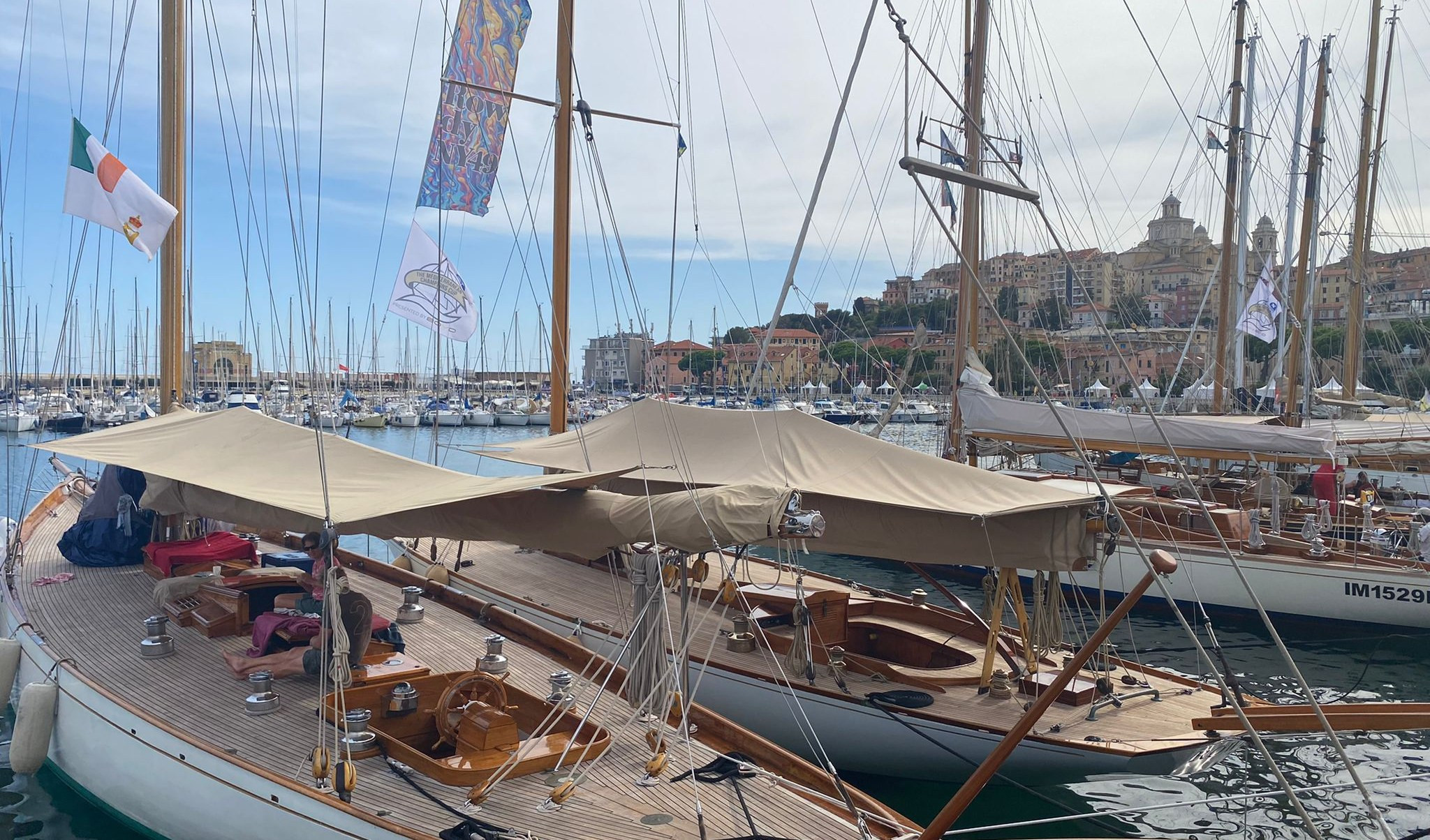 Regine del mare pronte a sfidarsi a Imperia: taglio del nastro per le Vele d'epoca