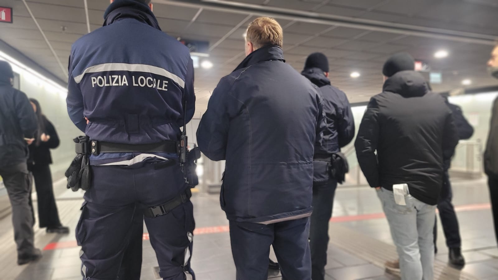 Metro torna a pagamento, evasori nel mirino: 229 multe in una mattina