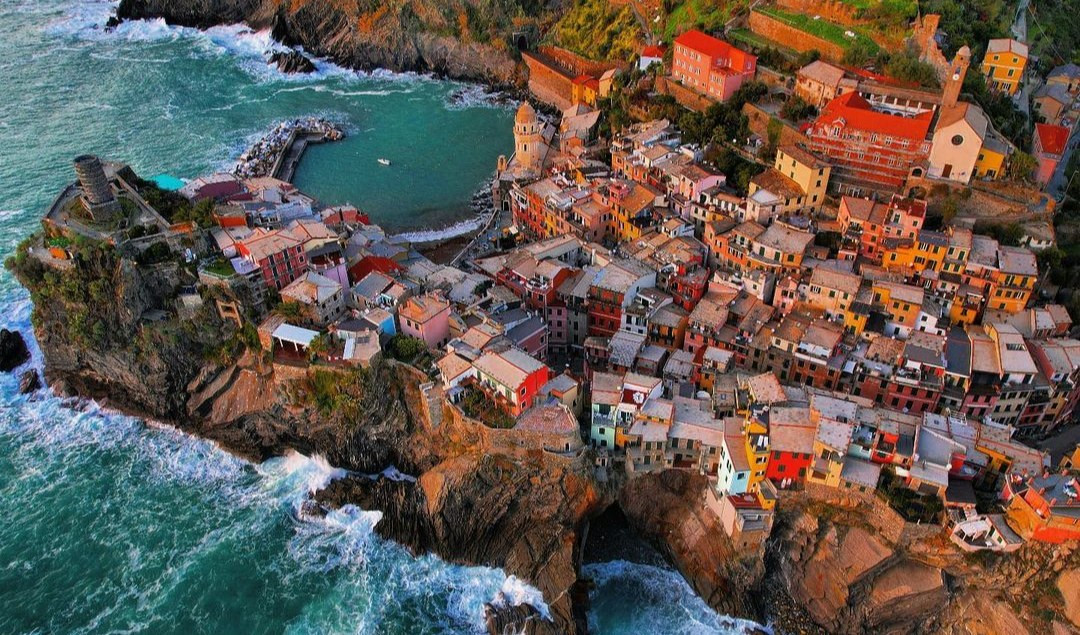Vernazza, Cinque Terre. Foto da Instagram @lorenzo_demartini