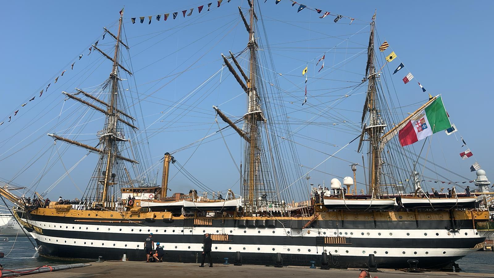 Il Vespucci a Genova per la festa della Marina, atteso l'arrivo di Mattarella 