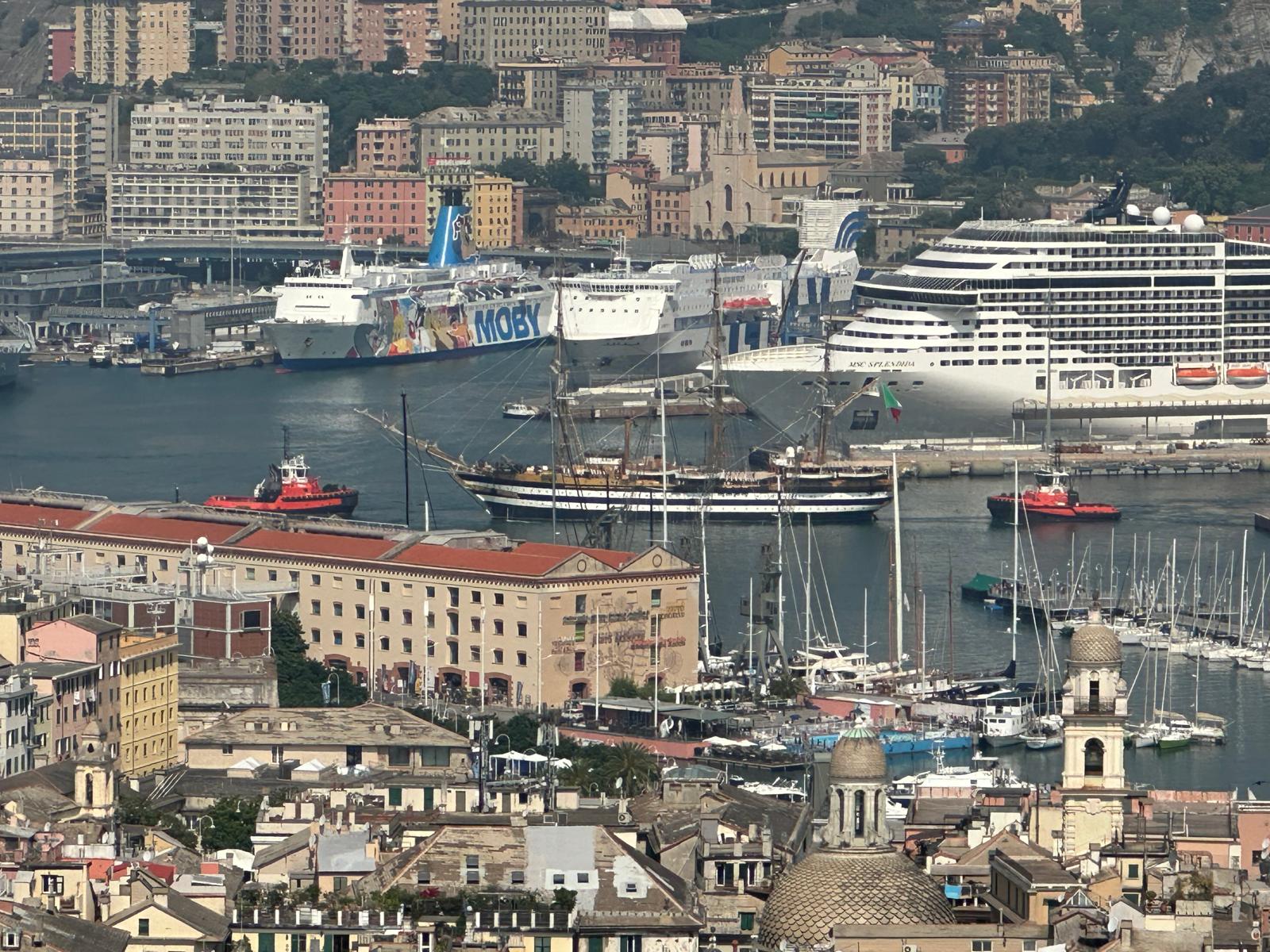 Il Vespucci si sposta al Porto Antico, al Villaggio Italia i simulatori di volo e le guide virtuali
