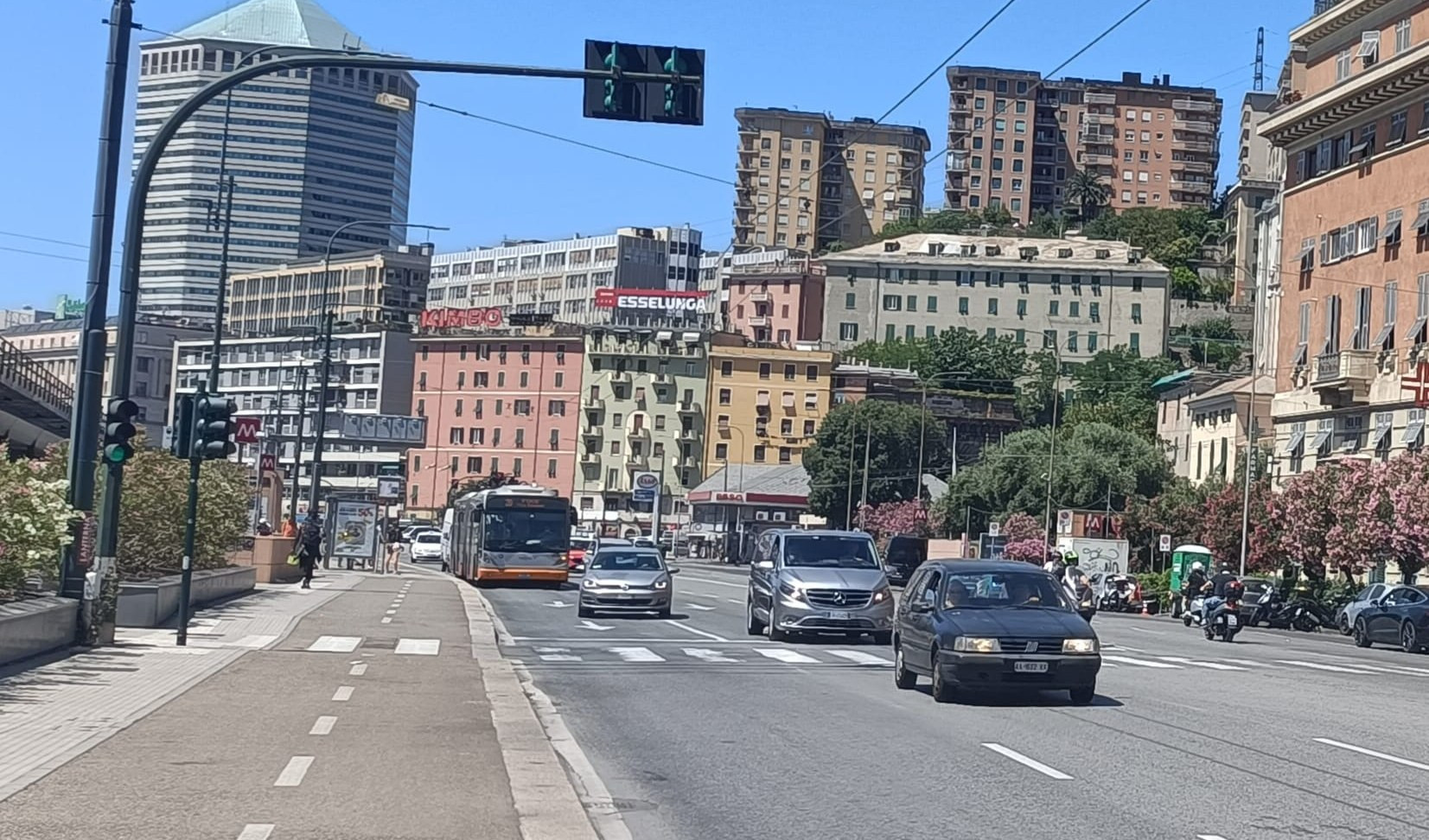 Genova, preso ladro che razziava auto in via Buozzi