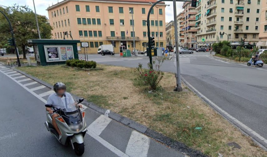 Genova, perdita d'acqua tra corso Sardegna e via Fereggiano