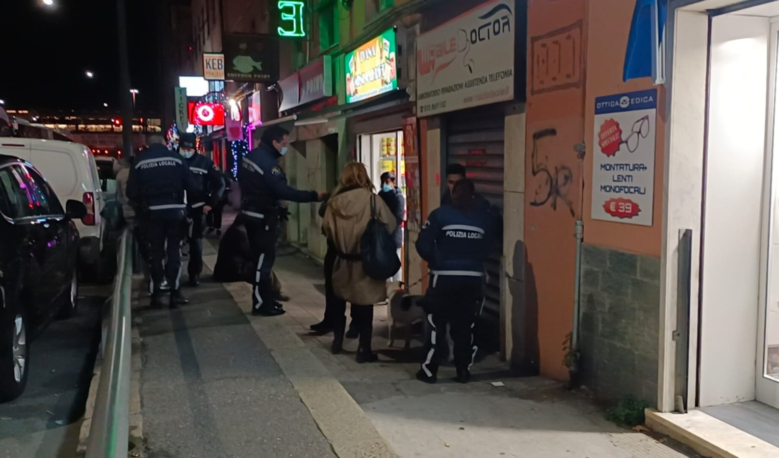 Genova, maxi controlli polizia locale contro degrado a Borgo Incrociati