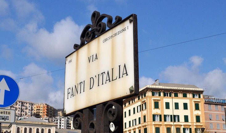 L'insegna di via Fanti d'Italia a Genova