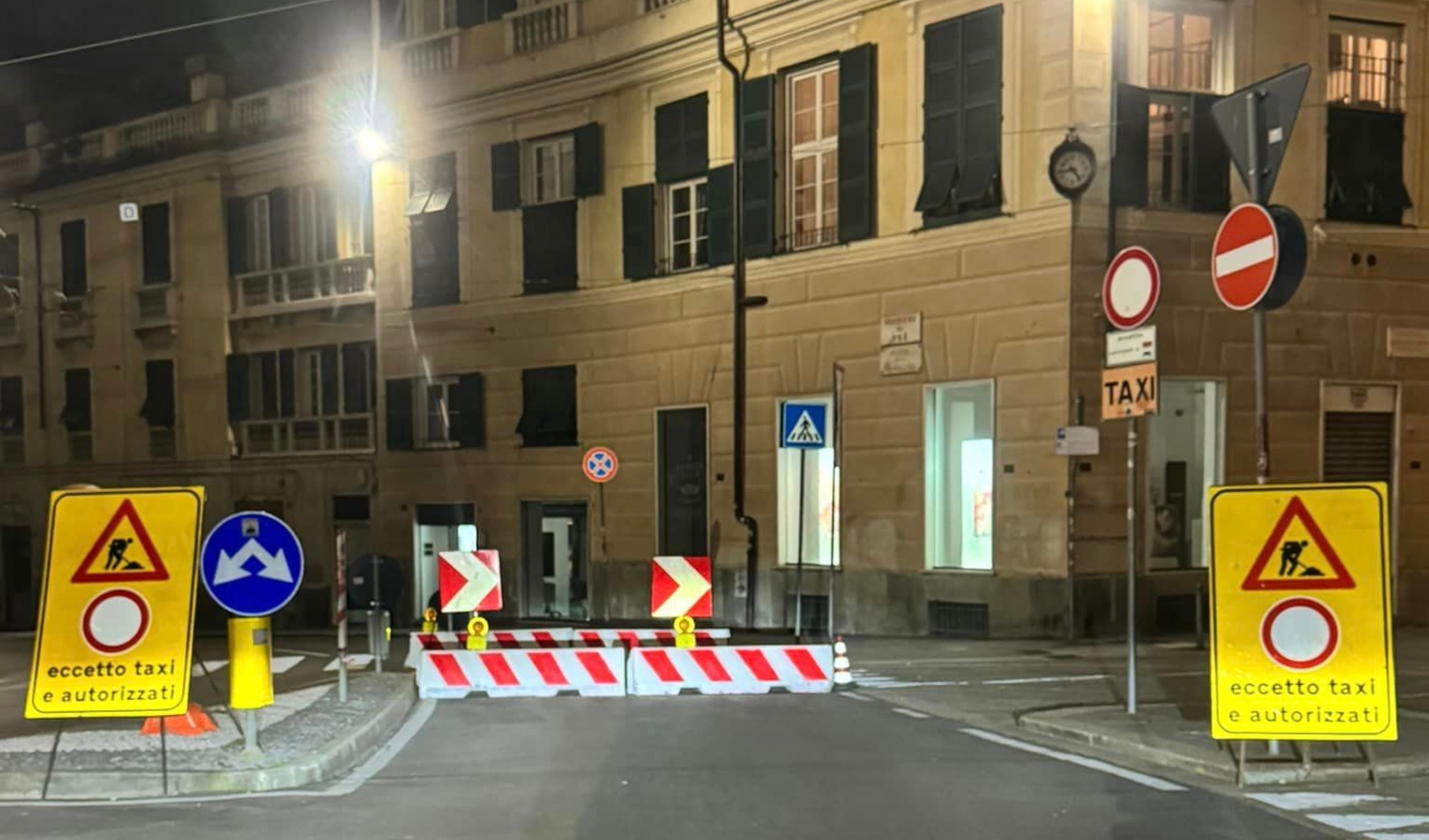 Genova, chiusa via delle Fontane: traffico su via Balbi