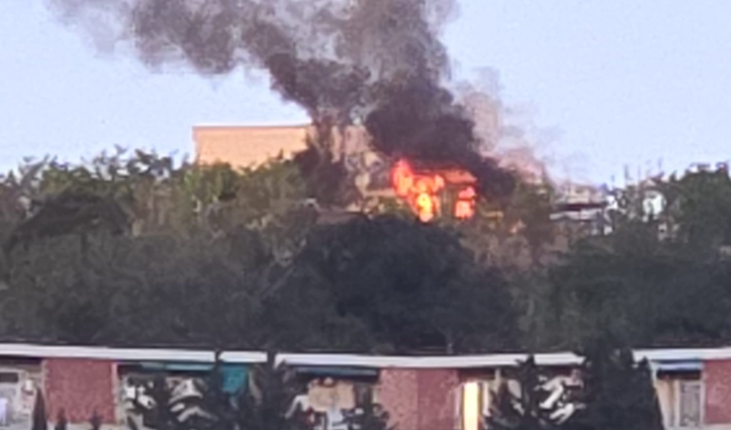 Rogo dietro il Biscione di Quezzi: in fiamme una baracca
