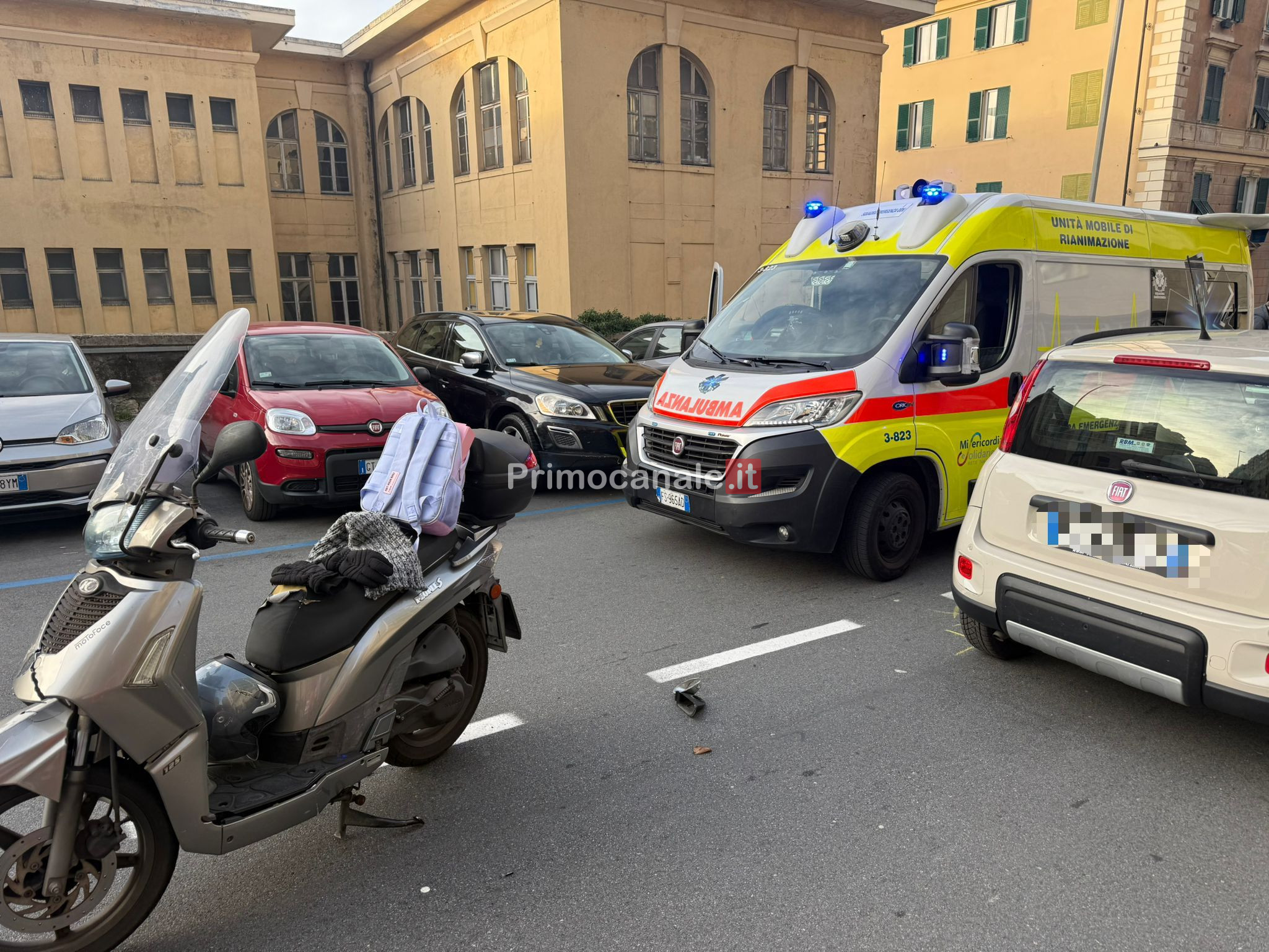 Incidente tra scooter e auto ad Albaro