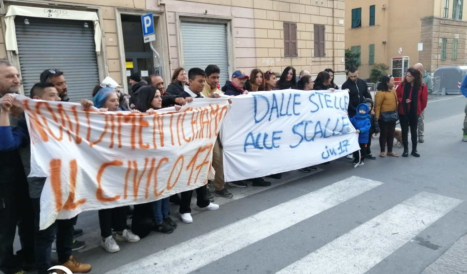 Rogo via Piacenza, gli sfollati protestano: 