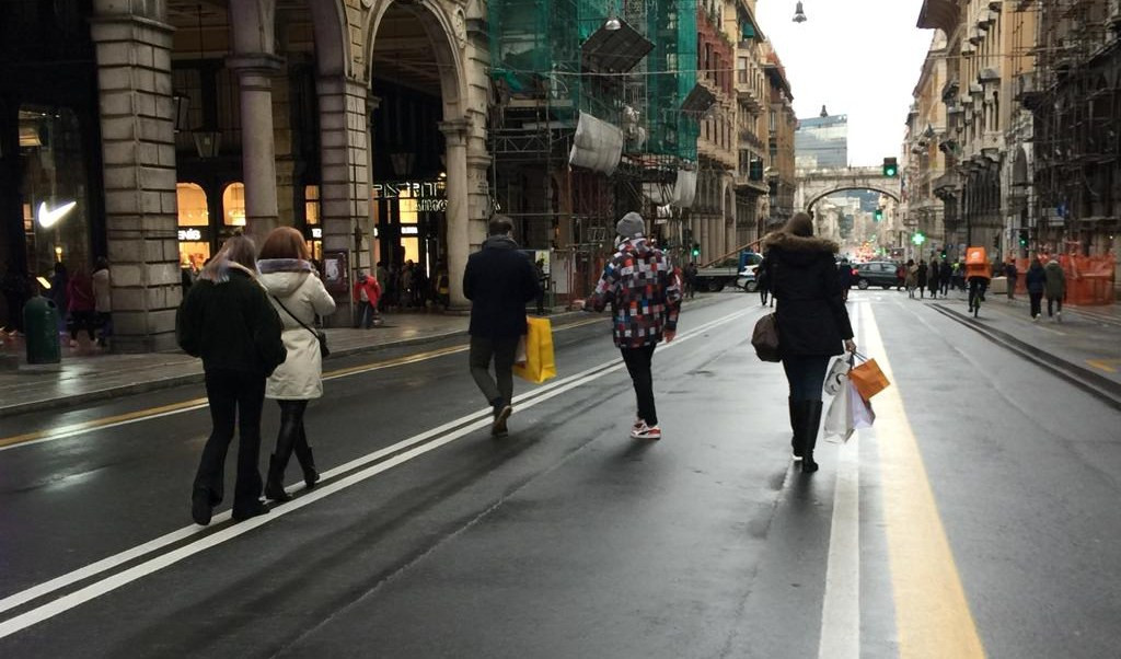 Genova spinge per le pedonalizzazioni, dal consiglio appello al 