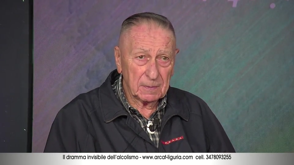 Anziano in studio televisivo