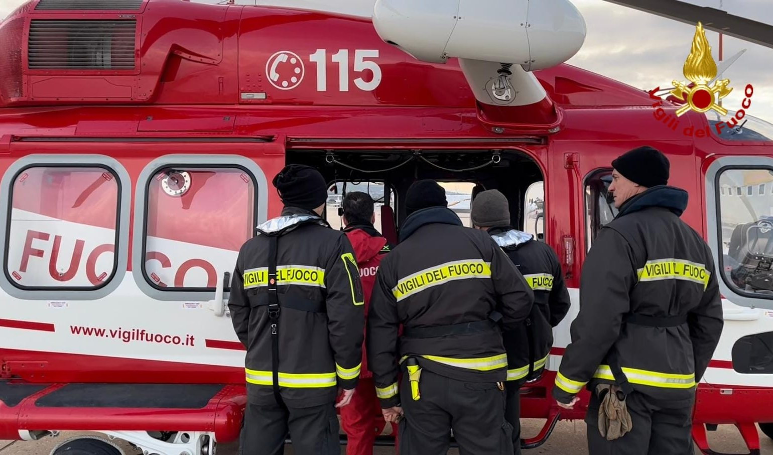 Nave brucia a Palermo, vigili del fuoco genovesi esperti in aiuto