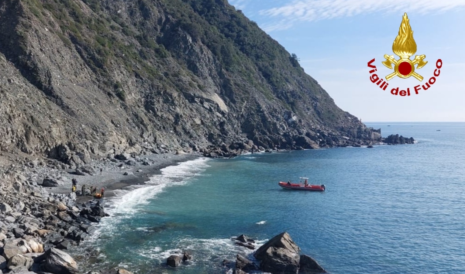 Turista colta da malore, salvata dai pompieri in gommone