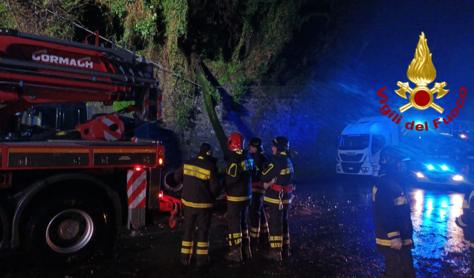 Genova: albero sulla strada a Sestri, ancora allagato sottopasso Multedo