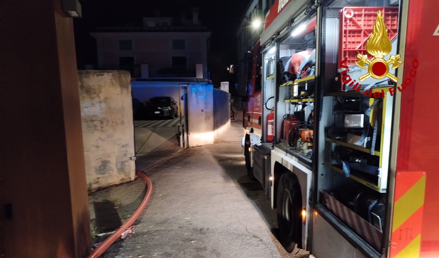 Genova, incendio nella cucina di una casa al Righi