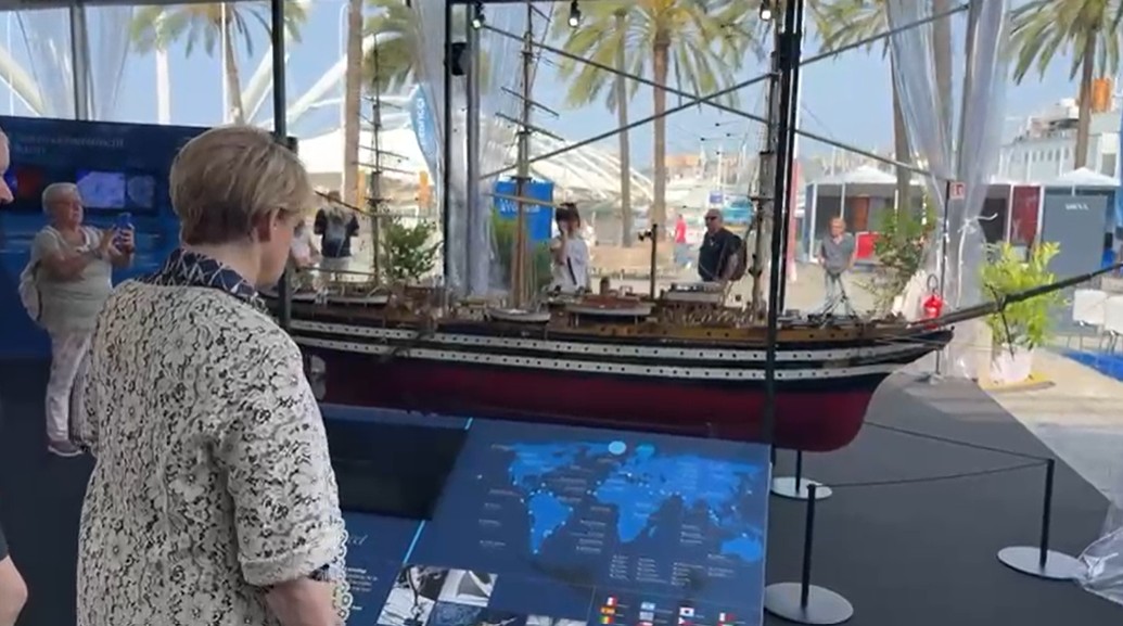 Festa Marina, al Porto Antico la star è il modellino dell'Amerigo Vespucci