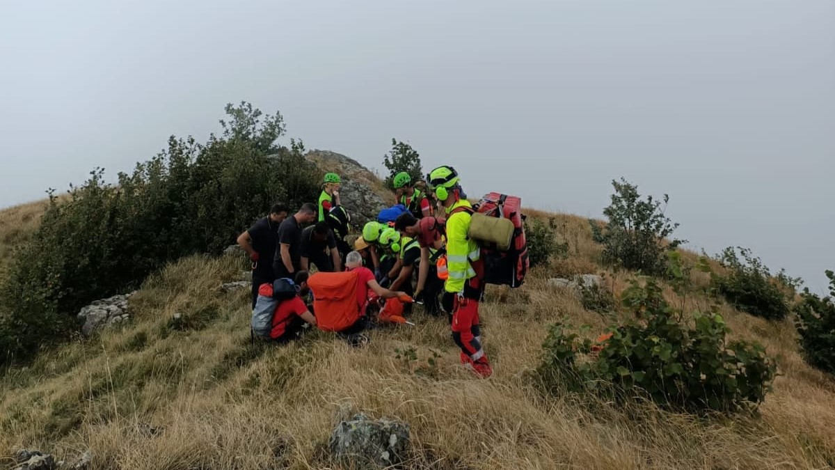 Passo del Faiallo, volo di 20 metri per un 70enne: interviene l'elisoccorso Grifo