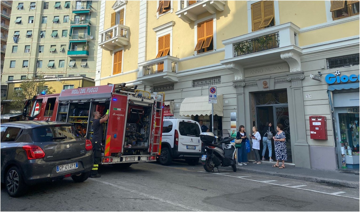Genova, incendio in via Napoli: muore anziana di 94 anni 