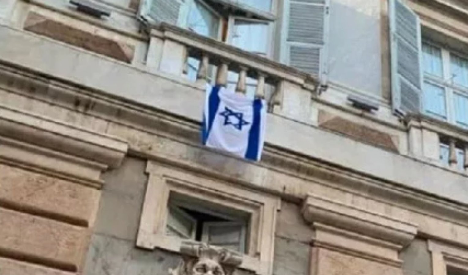 Bandiera Israele, la sinistra chiede la rimozione dal palazzo del comune di Genova