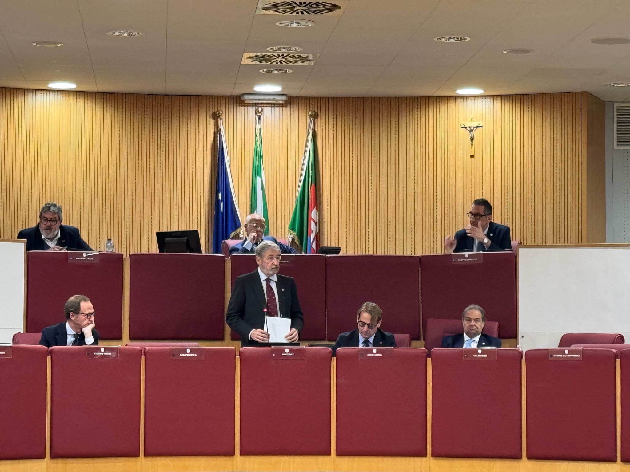 Bucci comunica il buco della sanità: 