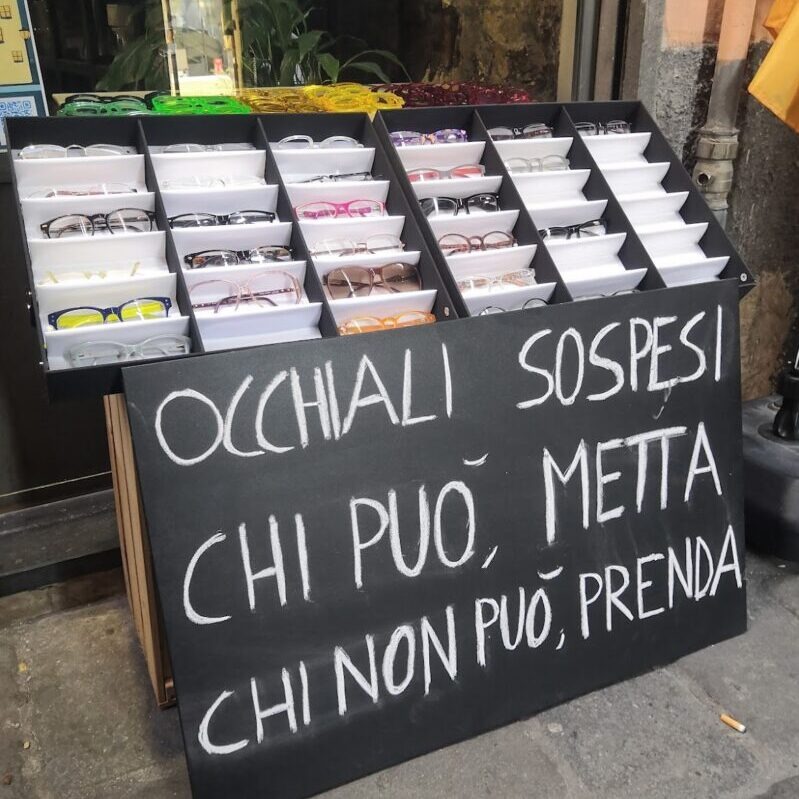 Genova, rinnovato l'accordo con l'Occhialeria sociale di via Prè per le persone fragili