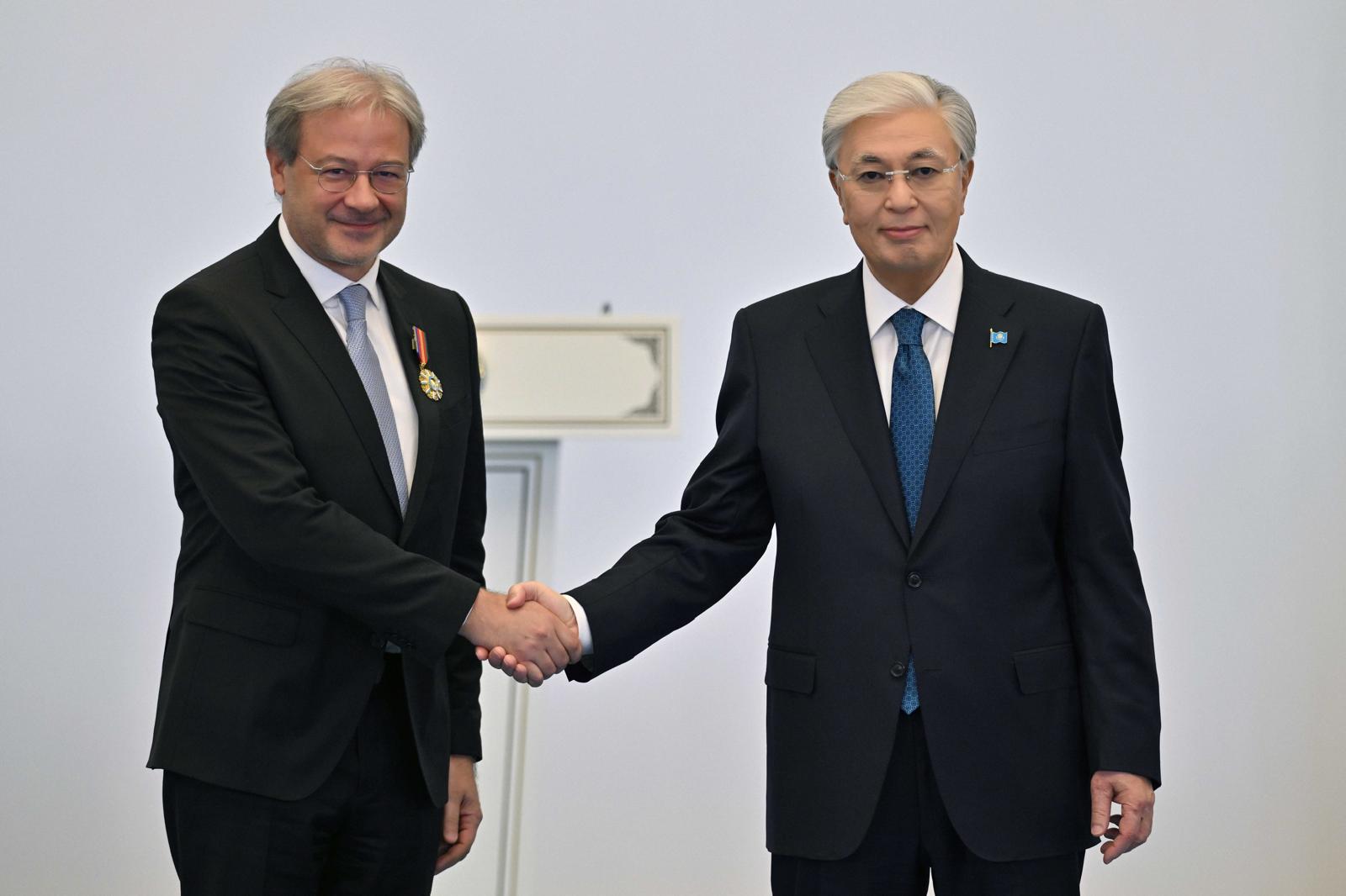 Giuseppe Acquaviva con il Presidente del Kazakistan Jomart Toqaev