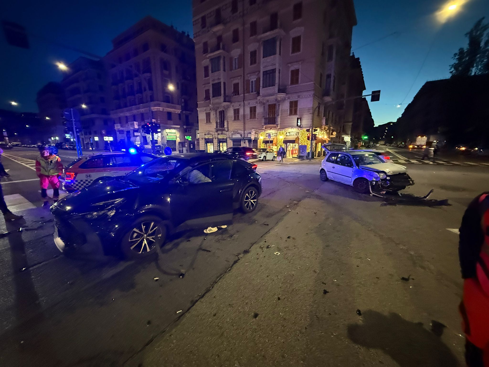 Due incidenti nel giro di venti minuti, feriti e traffico in tilt a San Fruttuoso 