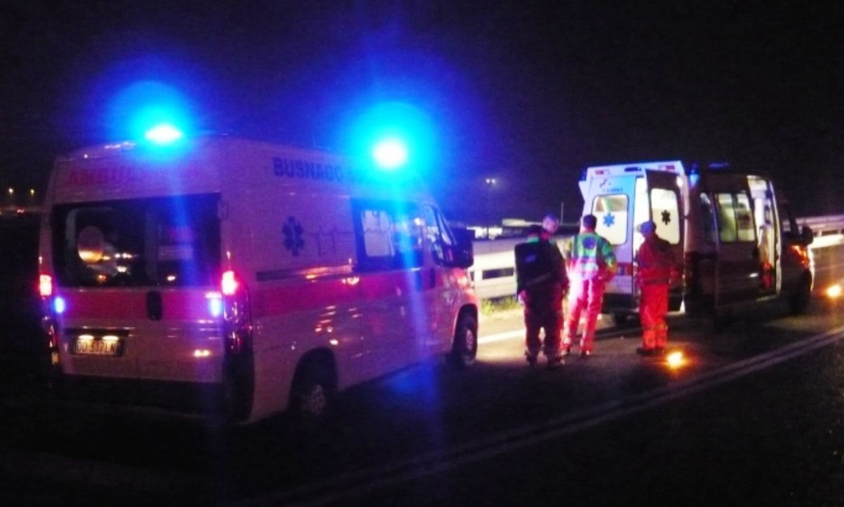Gravissimo incidente in scambio di careggiata in A12 tra Sestri Levante e Deiva, tre ragazzi in codice rosso