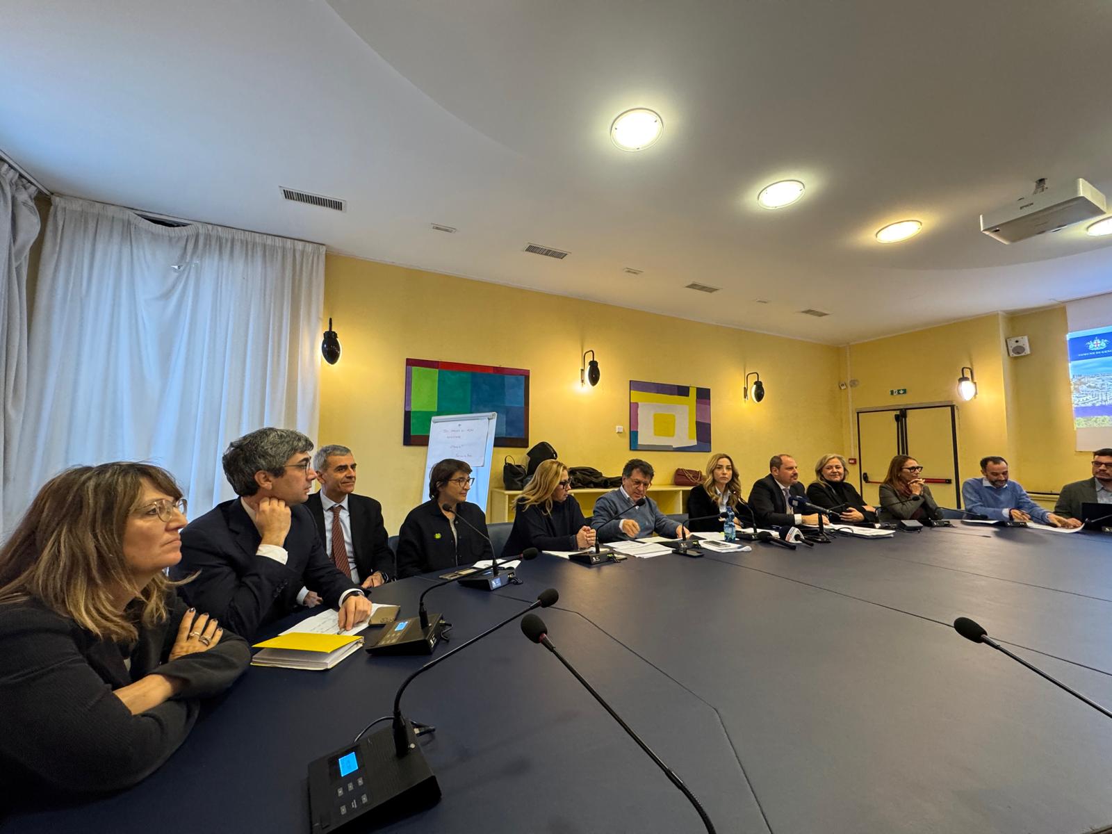 Bilancio preventivo 2026: a Genova aumenta l'Irpef, si aggiunge la tassa sugli imbarchi ma torna a regime l'Imu