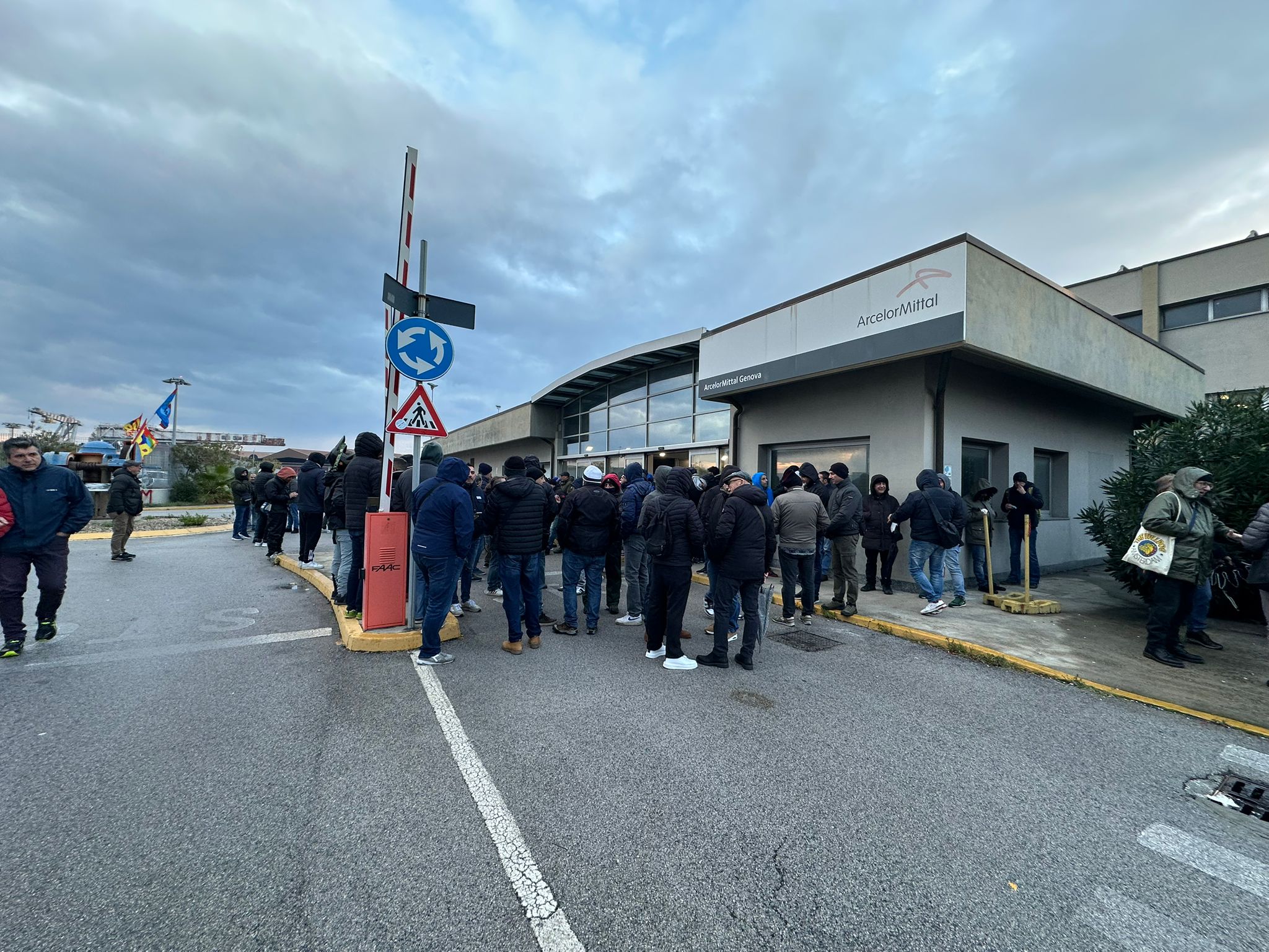 Ex Ilva Genova, lavoratori pronti a nuove proteste e blocchi in città 