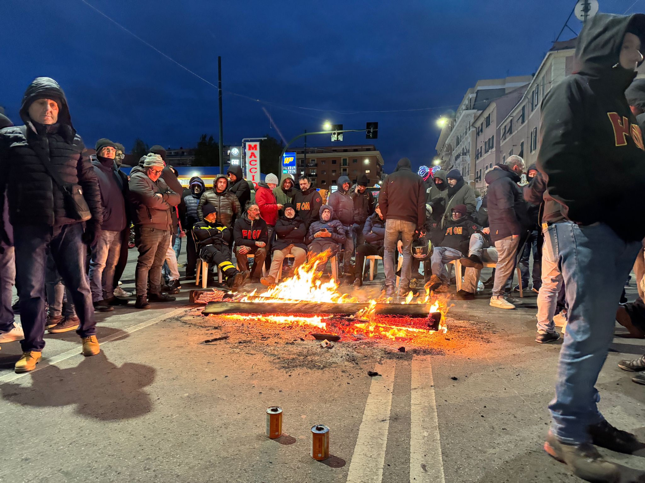 Ex Ilva, dopo lo storico corteo sul ponte San Giorgio c'è attesa per l'esito della call tra Bucci e commissario