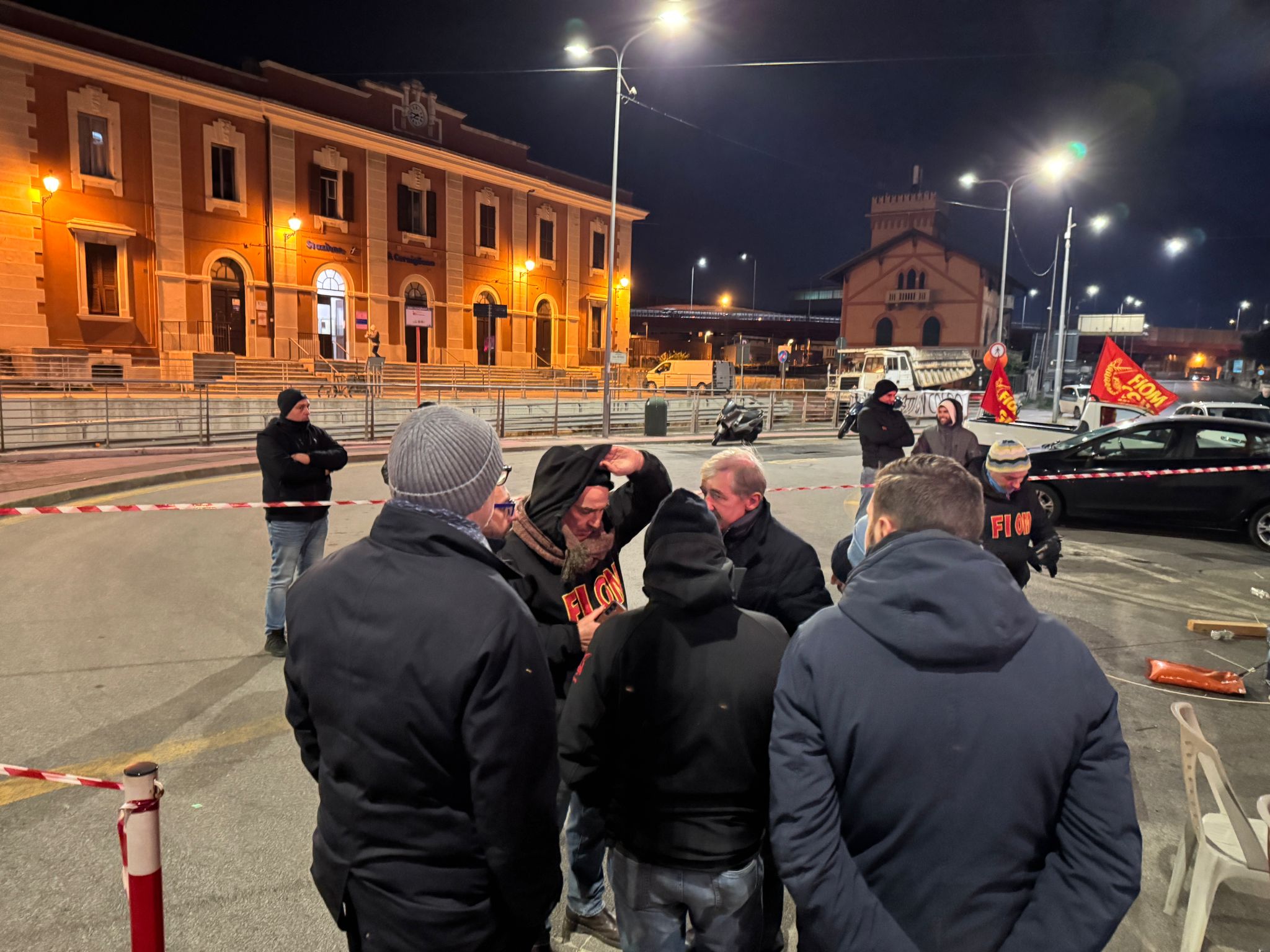 Ex Ilva, il presidente Bucci arrivato a Cornigliano