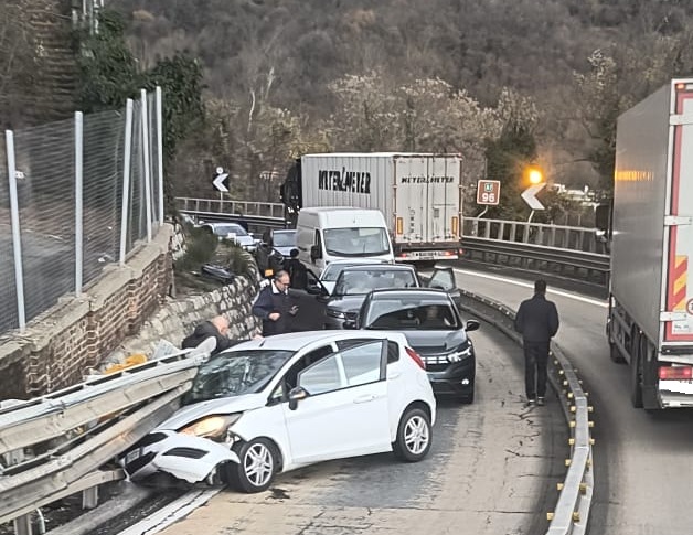 Incidente stradale sull'A7 in cambio di carreggiata, pomeriggio di code verso Genova