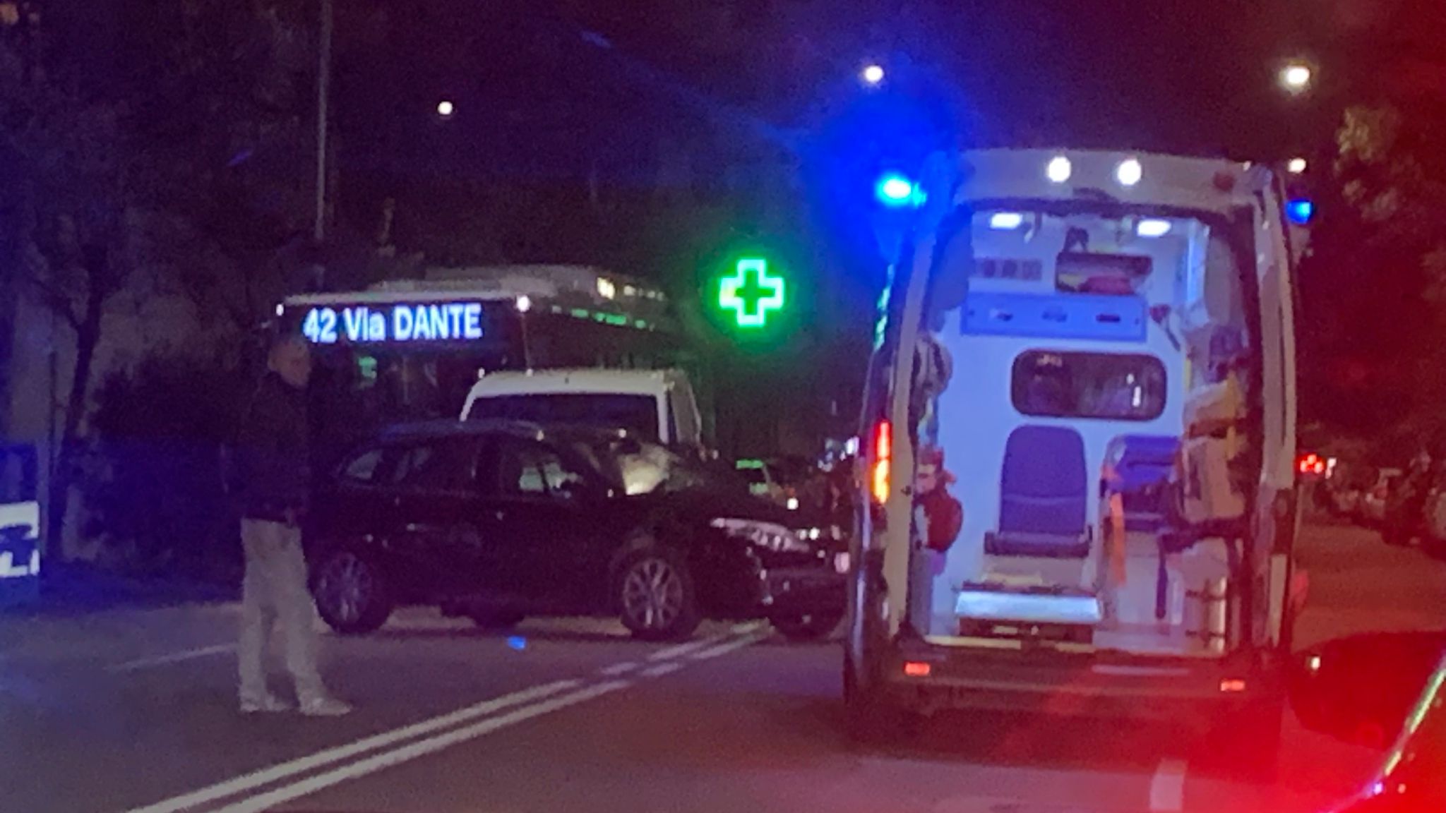 Schianto auto-scooter in via De Gaspari: un ferito