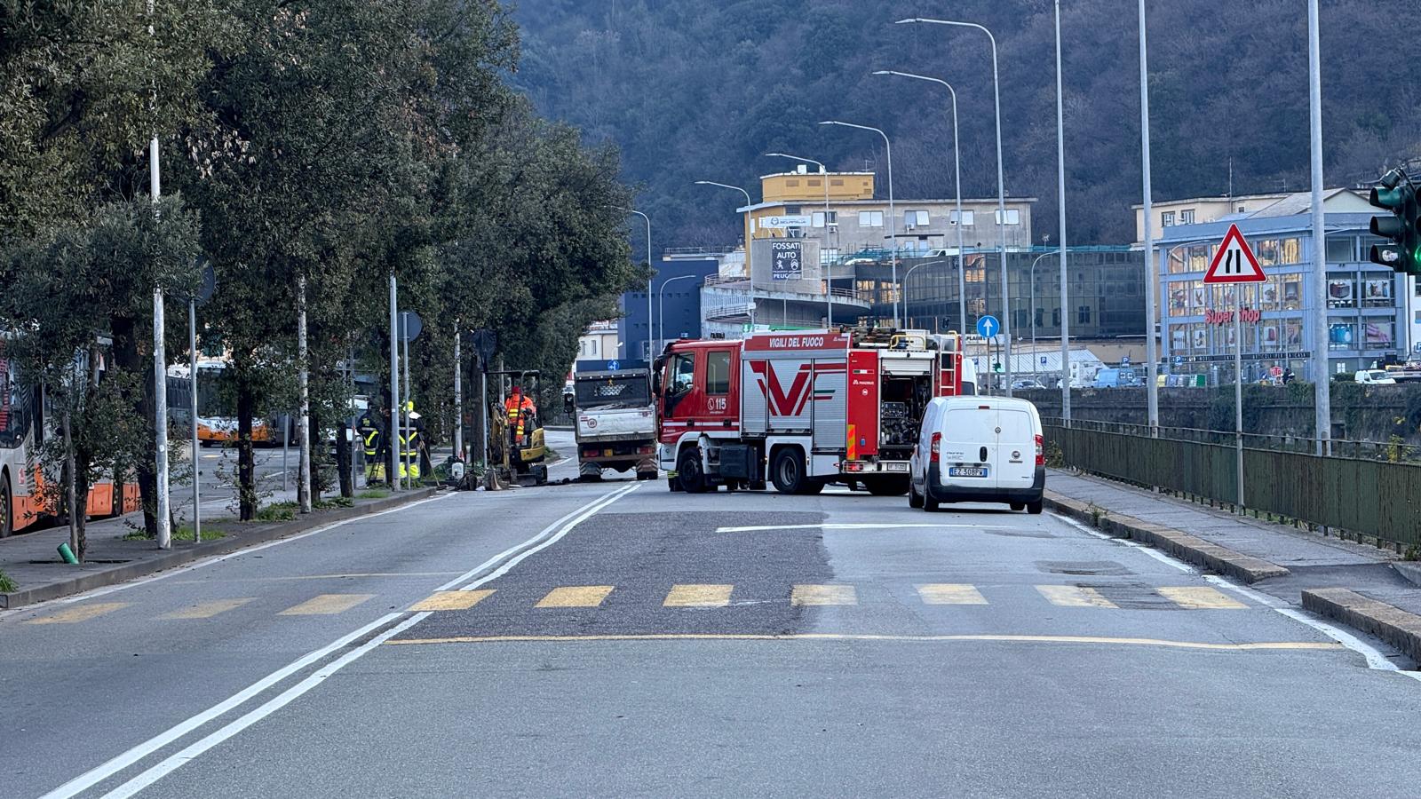 Fuga di gas in via Piacenza, chiusa una entrata del cimitero di Staglieno 