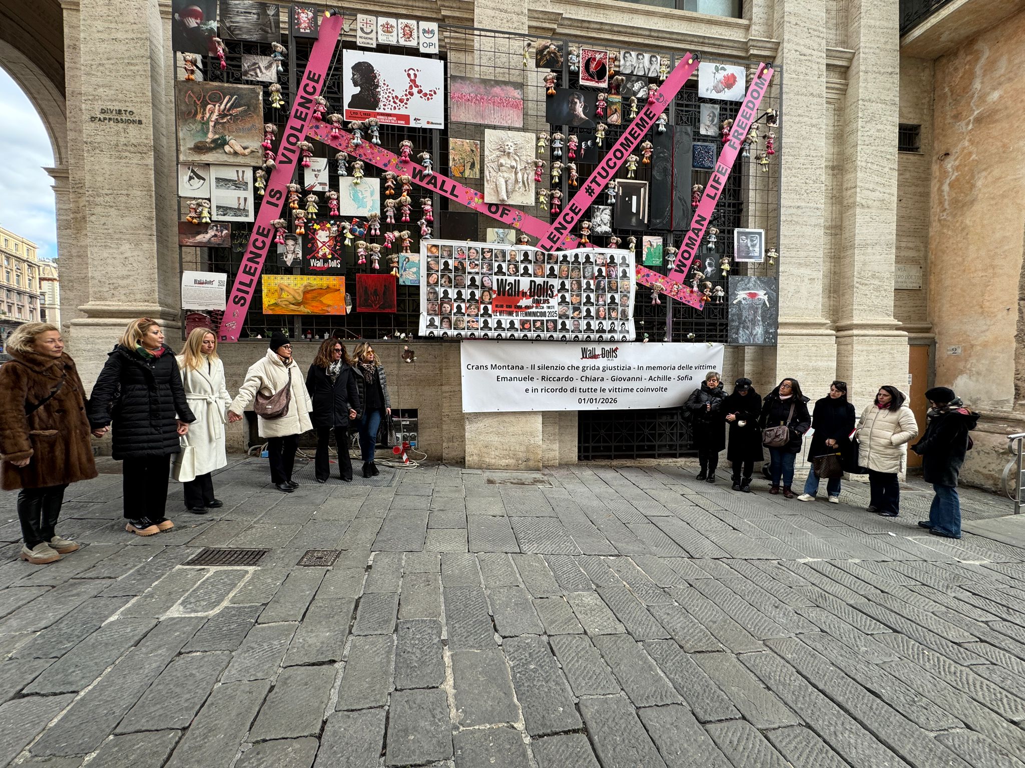 Muro di Wall of Dolls