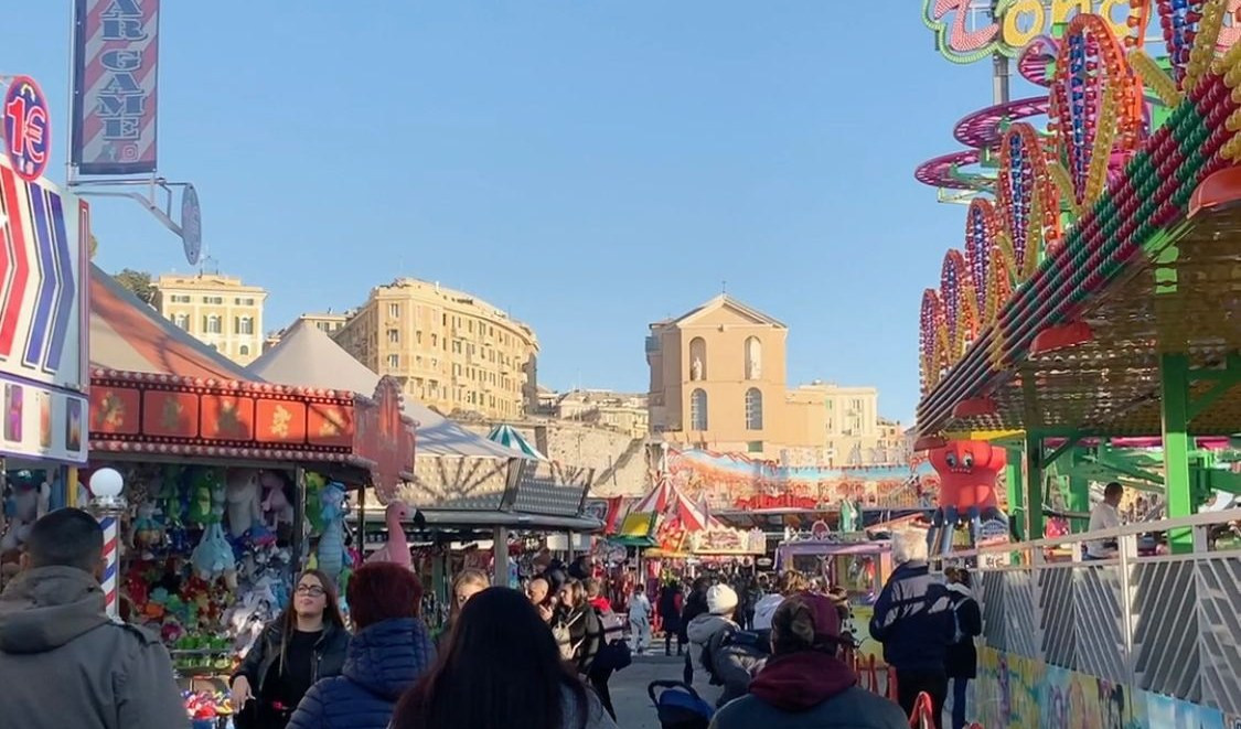 Genova: inaugurato il Winterpark tra trampolieri, giostre e fuochi d'artificio