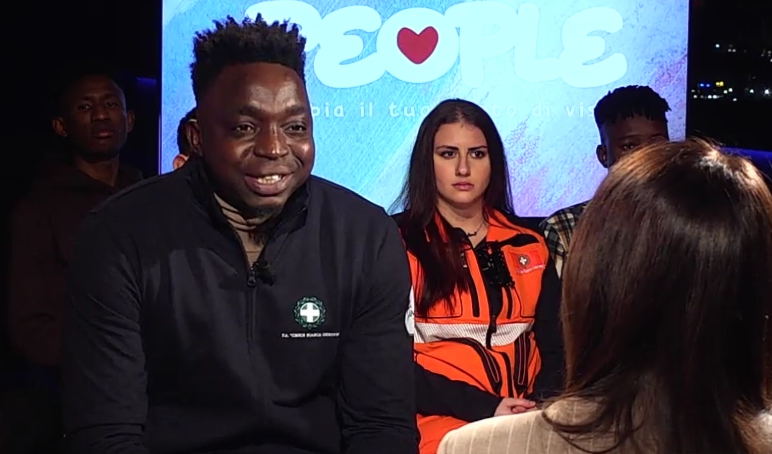 Yaya 33 anni ivoriano oggi è mediatore cultura per la Croce bianca genovese Ragazzo nero sorridente