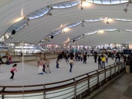 Riapre la pista di pattinaggio al Porto Antico