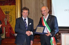 Finale premia Grillo, storico arrampicatore 