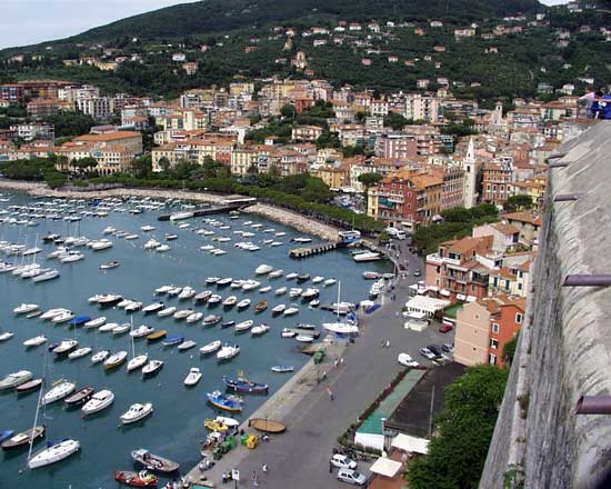 Riaperto tratto pedonale del lungomare colpito da frana