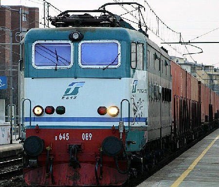 Treni, problemi a Massa: forti ritardi e disagi alla Spezia