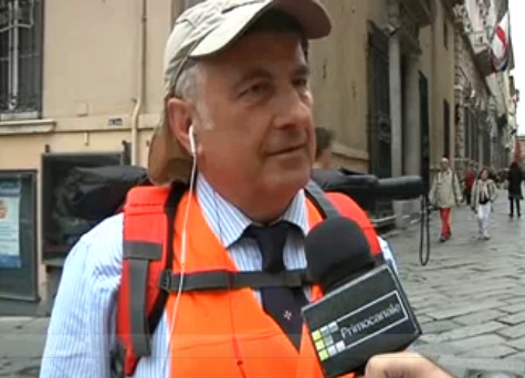L'imprenditore che attraversa l'Italia a piedi