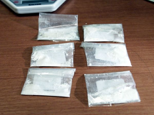 Hashish e cocaina in negozio, guai per un commerciante incensurato
